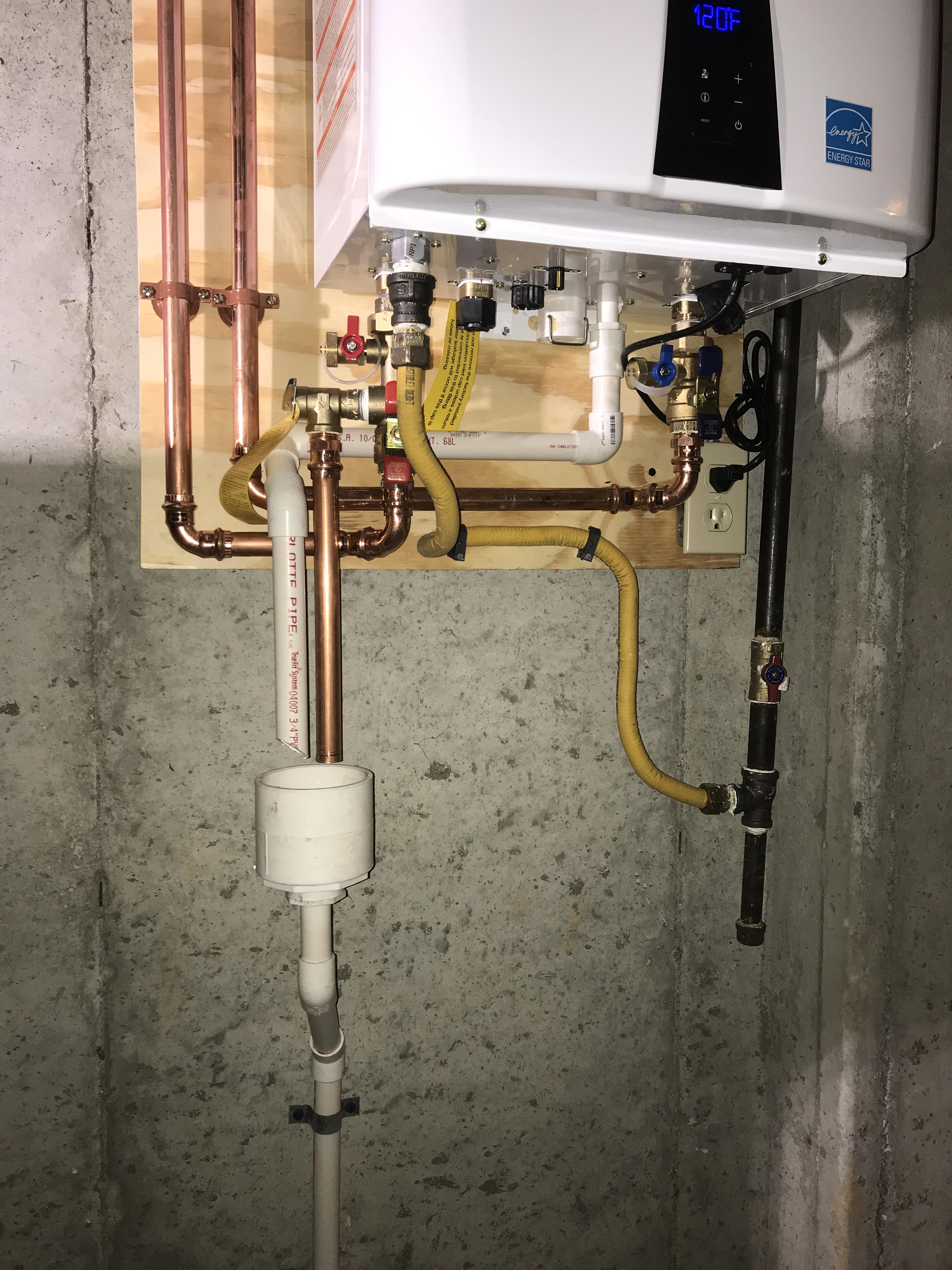 已安装的无水箱热水器